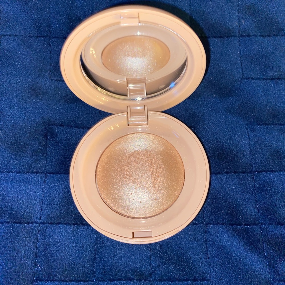 Rare Beauty Highlighter Exhilarate